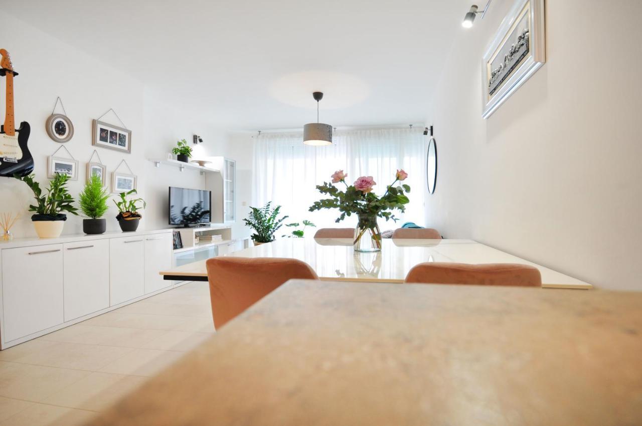 Family Apartment Noel - Омиш Экстерьер фото