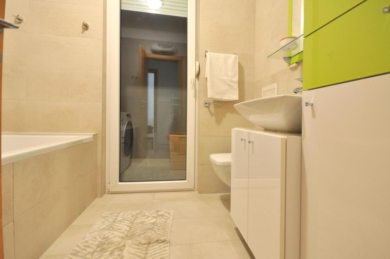 Family Apartment Noel - Омиш Экстерьер фото