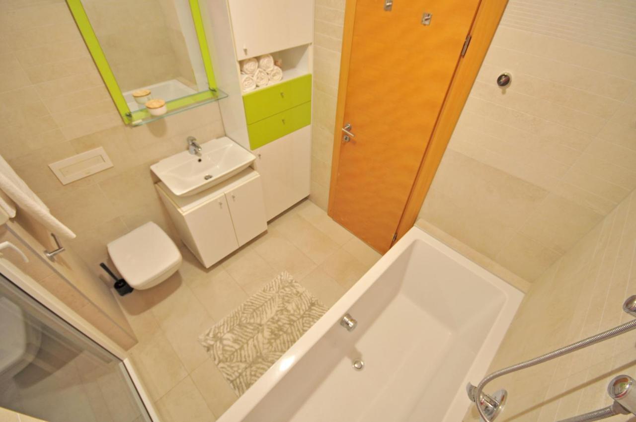 Family Apartment Noel - Омиш Экстерьер фото